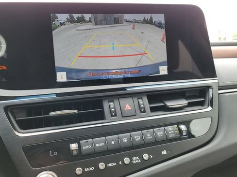 Used 2025 Lexus ES 300h w/ Premium Package FWD image 16