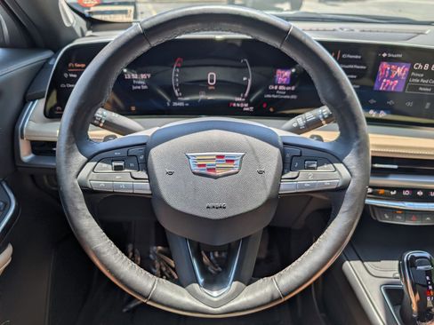 Used 2024 Cadillac XT4 Luxury w/ Cold Weather Package AWD/4WD image 16