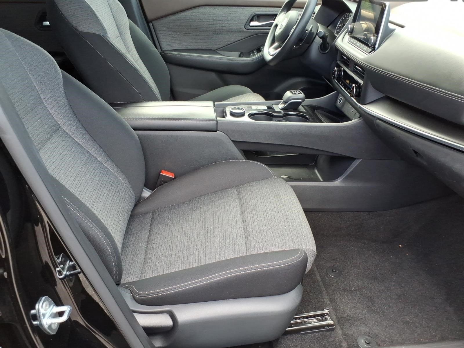 Used 2023 Nissan Rogue SV AWD/4WD image 7