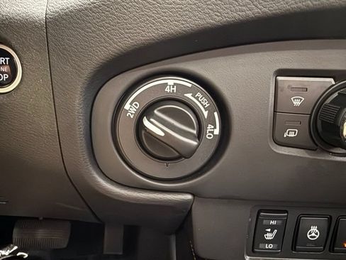 Used 2024 Nissan Frontier PRO-4X AWD/4WD image 40
