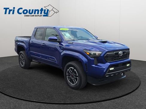 Certified 2025 Toyota Tacoma TRD Sport AWD/4WD image 1