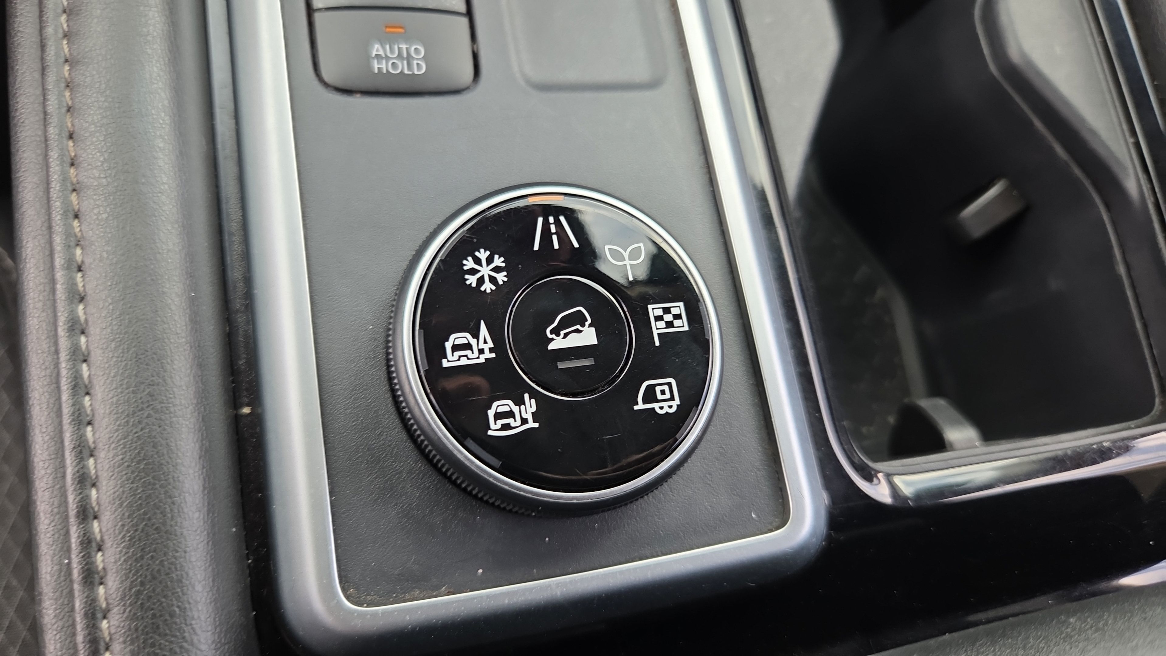 Used 2024 Nissan Pathfinder SV AWD/4WD image 25