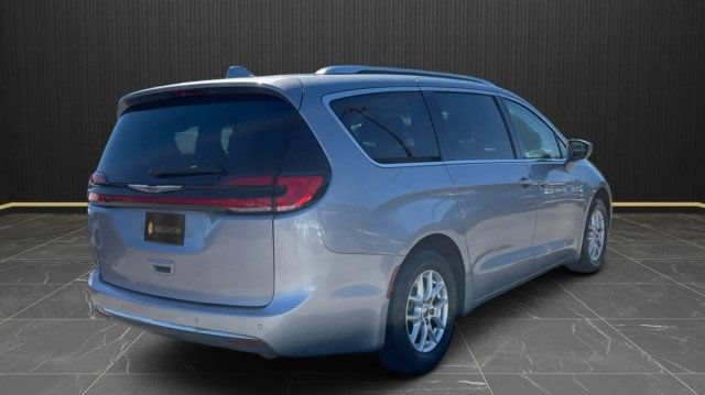 Used 2021 Chrysler Pacifica Touring-L FWD image 7