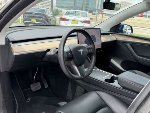 Used 2023 Tesla Model Y AWD image 15