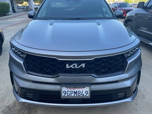 Used 2023 Kia Sorento EX w/ Panoramic Sunroof Package AWD/4WD image 3