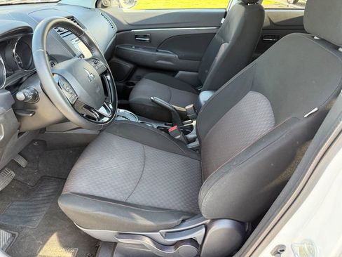 Used 2017 Mitsubishi Outlander Sport SE AWD/4WD image 3
