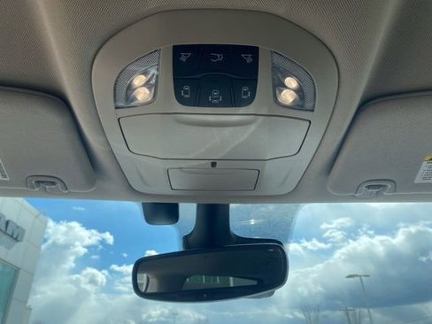 Certified 2022 Chrysler Pacifica Touring-L image 16