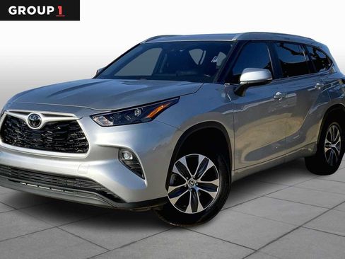 Used 2023 Toyota Highlander XLE image 1