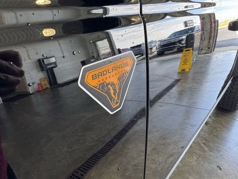 New 2025 Ford Bronco Badlands image 5