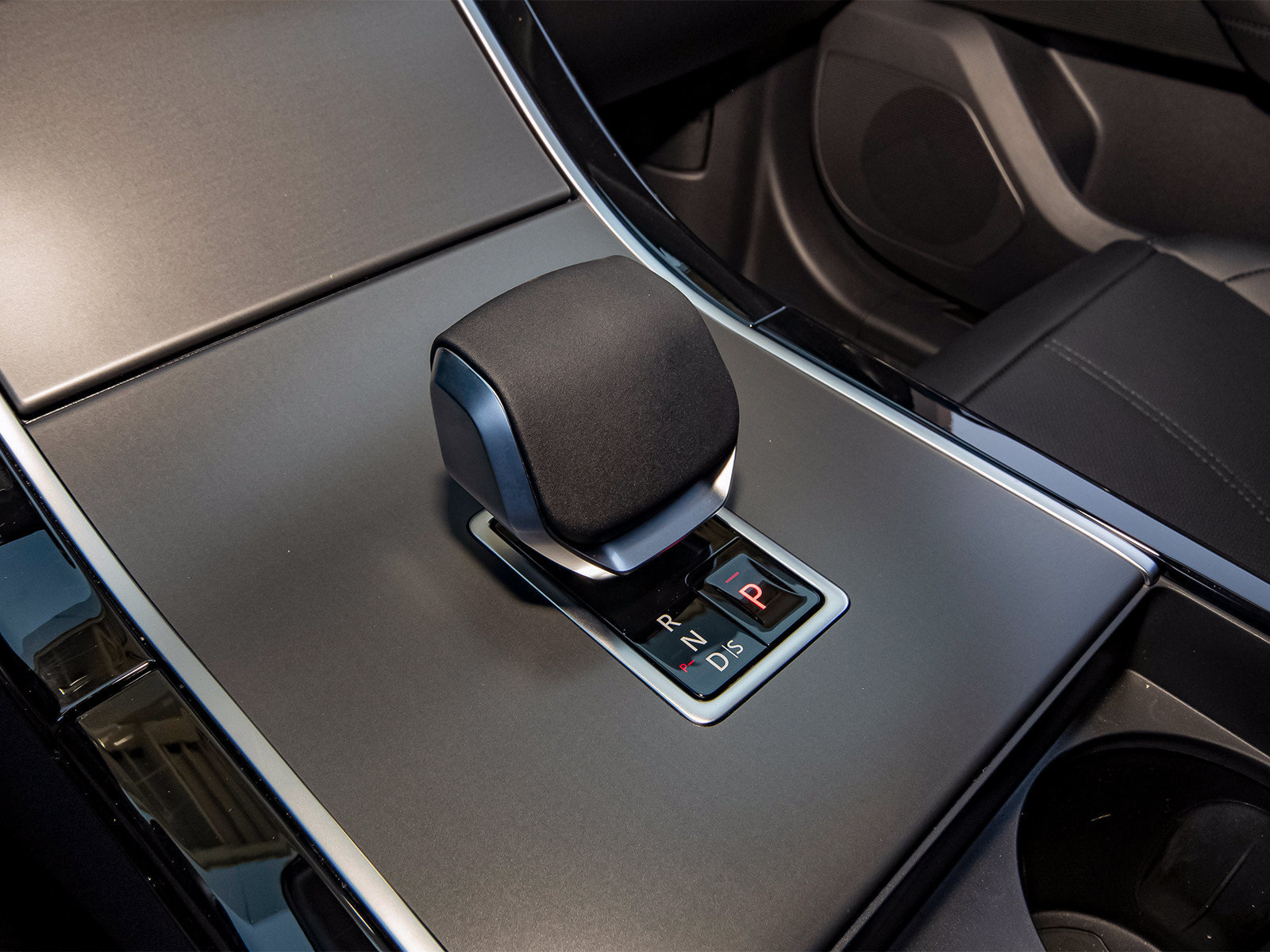 New 2026 Land Rover Range Rover Velar S AWD/4WD image 27