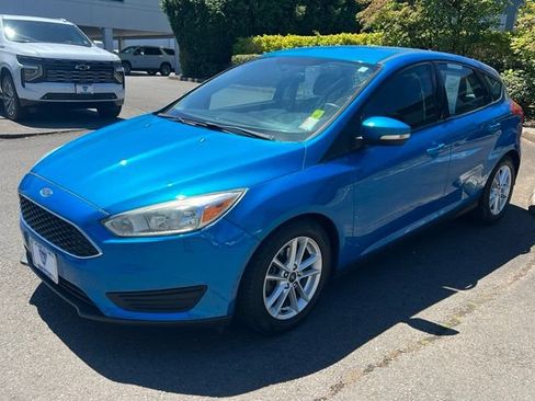 Used 2016 Ford Focus SE w/ SE Cold Weather Package FWD image 3