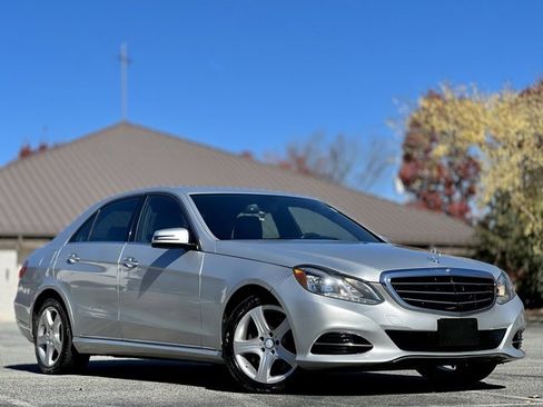 Used 2016 Mercedes-Benz E 350 4MATIC Sedan image 3