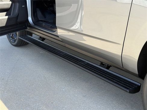 New 2025 Chevrolet Suburban High Country image 9