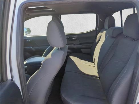 Used 2017 Toyota Tacoma TRD Off-Road image 17