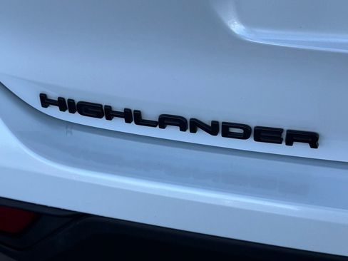 Used 2023 Toyota Highlander XLE image 13