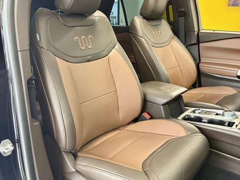 Used 2022 Ford Explorer King Ranch image 16