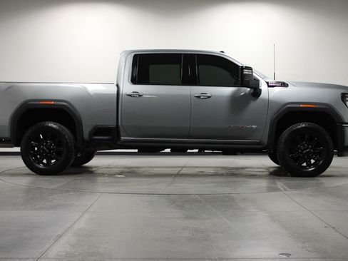 Used 2024 GMC Sierra 3500 AT4 w/ AT4 Premium Plus Package AWD/4WD image 3