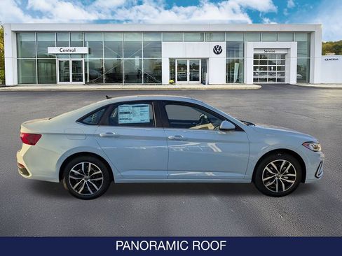 New 2026 Volkswagen Jetta SE image 9