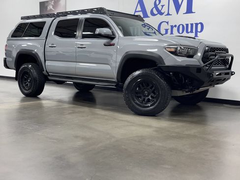 Used 2017 Toyota Tacoma TRD Pro AWD/4WD image 3