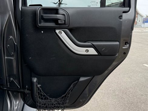 Used 2016 Jeep Wrangler Unlimited Sahara w/ Dual Top Group image 22