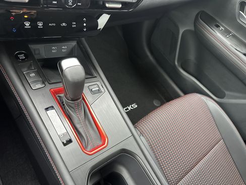 Used 2026 Nissan Kicks SR image 19