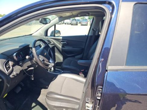 Used 2022 Chevrolet Trax LT w/ Driver Confidence Package AWD/4WD image 5