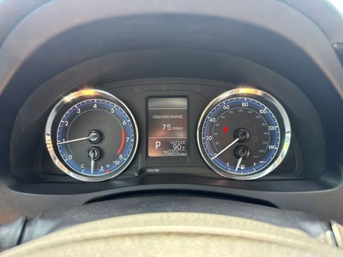 Used 2018 Toyota Corolla LE FWD image 12