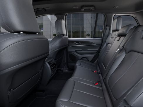 New 2025 Jeep Grand Cherokee Limited image 23