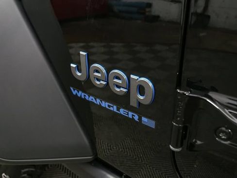 Used 2023 Jeep Wrangler Unlimited w/ Sun & Screen Package AWD/4WD image 8