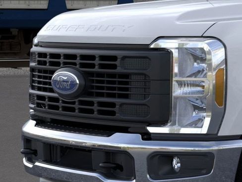 New 2026 Ford F250 XL w/ XL Chrome Package image 40