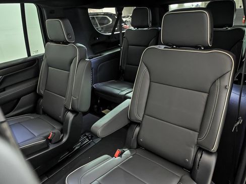 New 2026 GMC Yukon XL Elevation w/ Elevation Premium Package AWD/4WD image 11