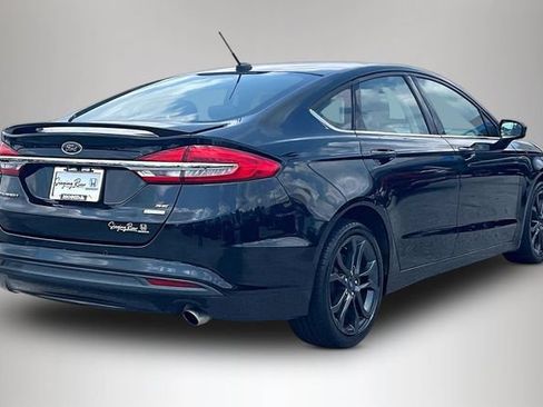 Used 2018 Ford Fusion SE w/ Equipment Group 201A FWD image 5
