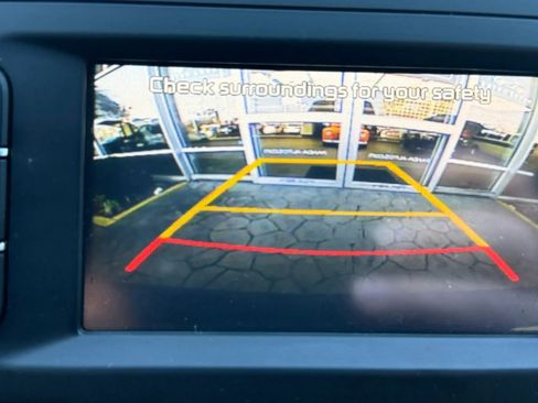 Used 2015 Kia Sedona LX w/ LX Convenience Package FWD image 17
