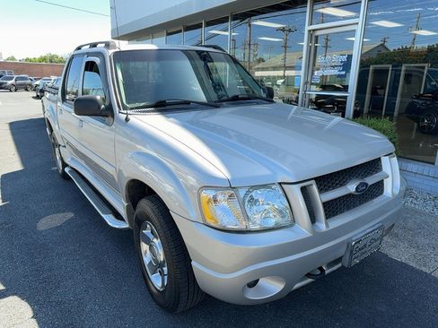 Used 2005 Ford Explorer Sport Trac XLT AWD/4WD image 2