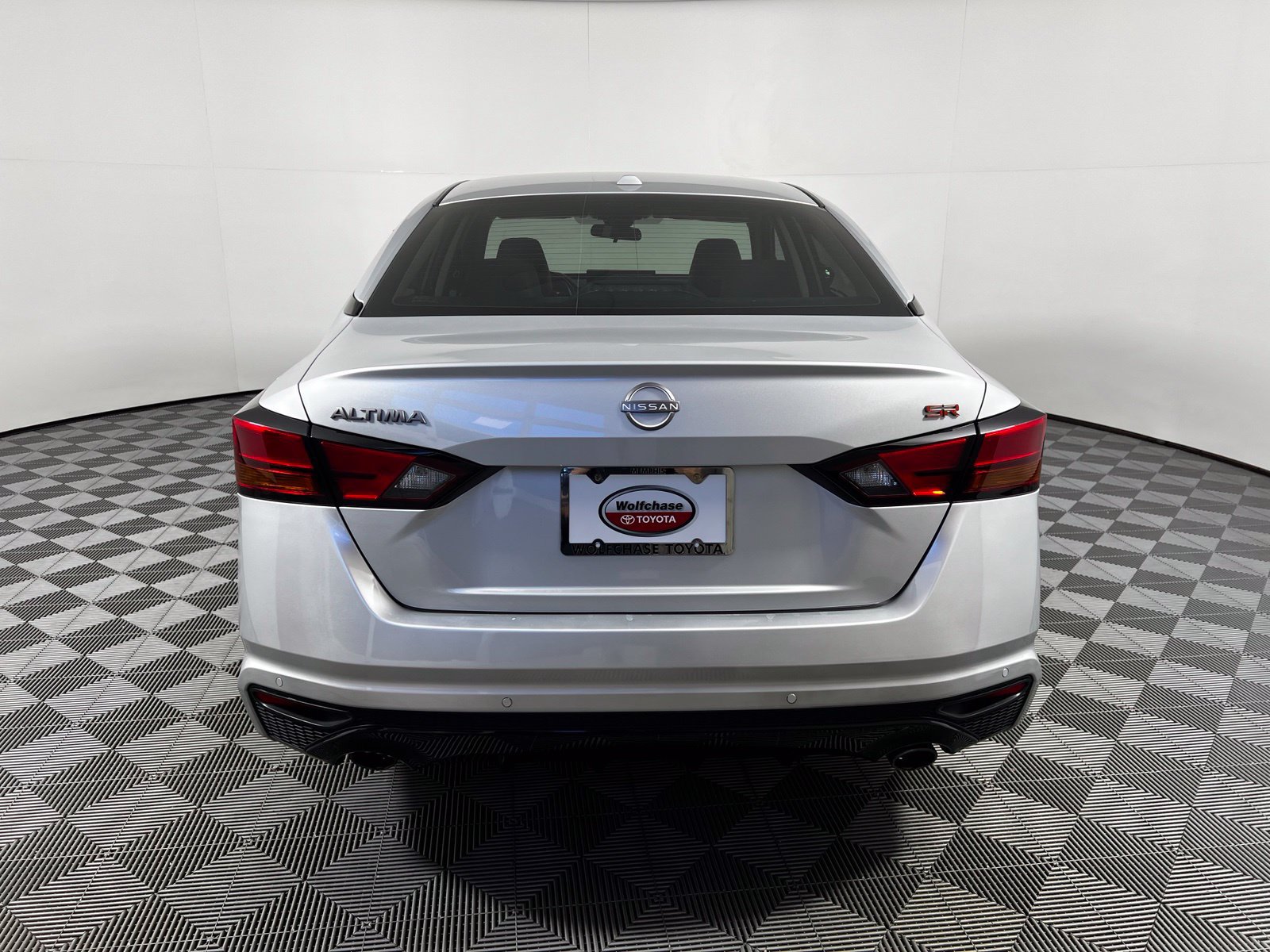 Used 2024 Nissan Altima 2.5 SR w/ SR Premium Package FWD image 6