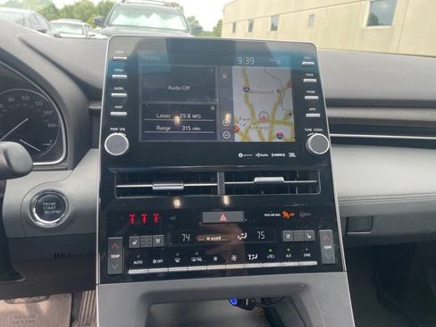 Used 2019 Toyota Avalon Limited w/ Advanced Safety Package FWD image 9