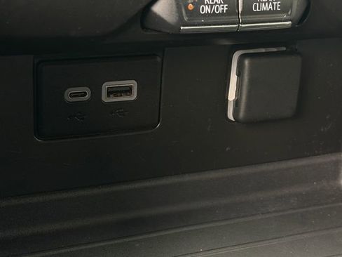 Used 2024 Chevrolet Tahoe LS RWD image 18