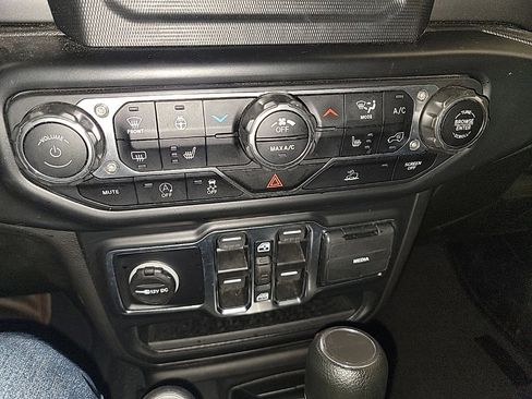 Used 2023 Jeep Gladiator Sport image 18