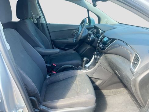Used 2018 Chevrolet Trax LS FWD image 27