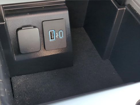 Used 2023 Ford Explorer XLT w/ Equipment Group 202A image 21