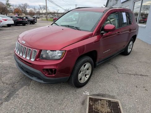 Used 2017 Jeep Compass Latitude FWD image 15