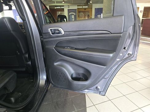 Used 2019 Jeep Grand Cherokee Altitude image 16