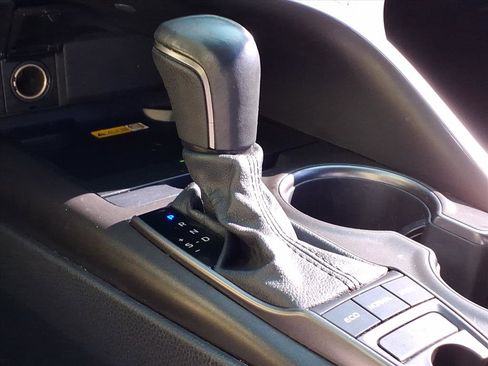 Used 2022 Toyota Camry XSE image 15