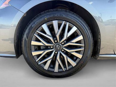 Used 2023 Nissan Altima 2.5 SV image 24