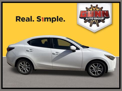 Used 2018 Toyota Yaris iA image 2