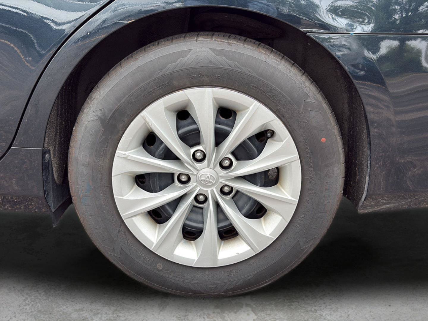 Used 2015 Toyota Camry FWD image 21