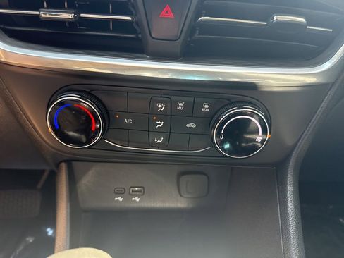 Used 2024 Buick Encore GX Preferred FWD image 17