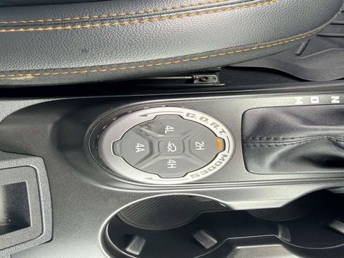 Used 2023 Ford Bronco Badlands image 30