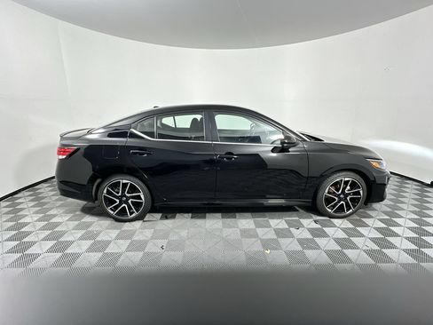 Used 2025 Nissan Sentra SR FWD image 17