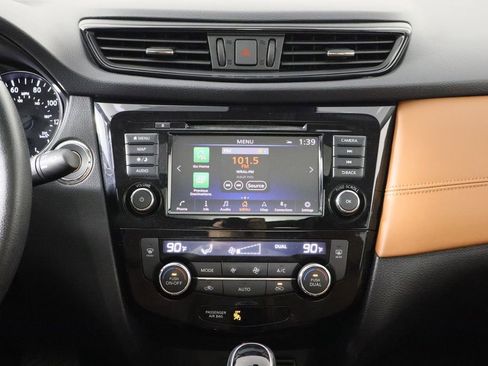 Used 2019 Nissan Rogue SL w/ Premium Package image 28